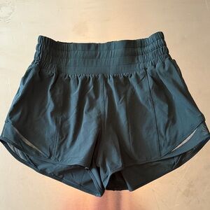 Women's Lululemon Hotty Hot 2.5 Shorts size 2 Forest Green